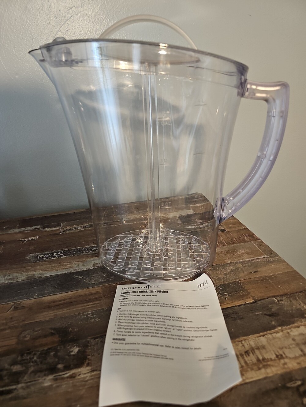 Pampered Chef Family Size Quick Stir Pitcher 4 Q/1 Gal  or 4L Size #2277